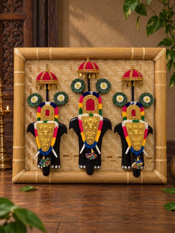 Decorating three elephant