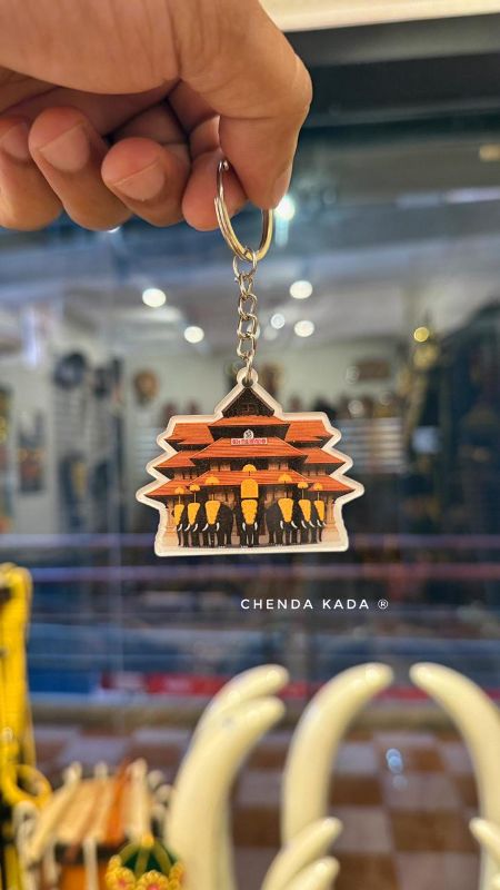 Vadakkumnathan with Thrissur pooram keychain