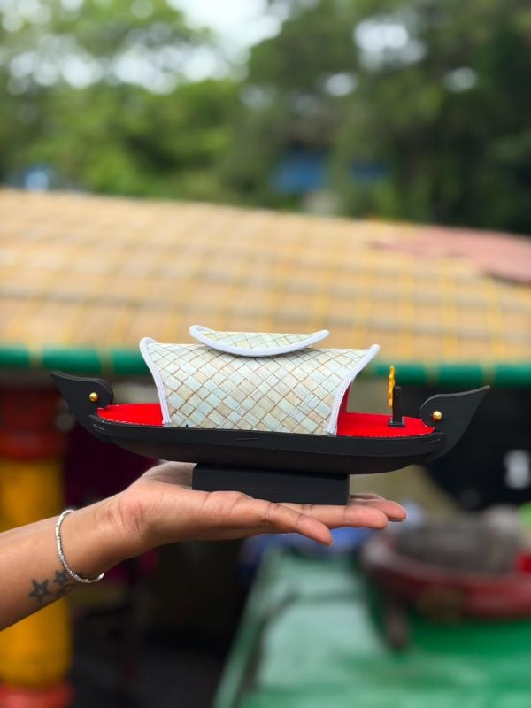House Boat Small