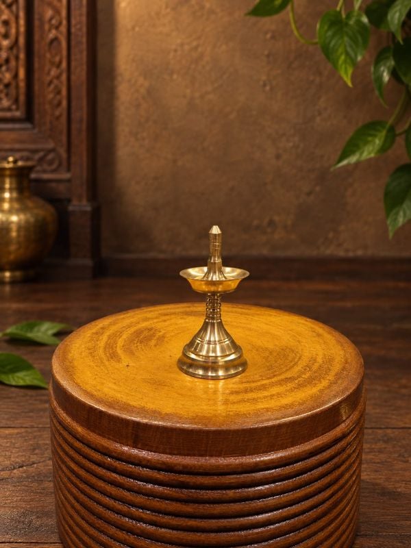 Vilakku Brass