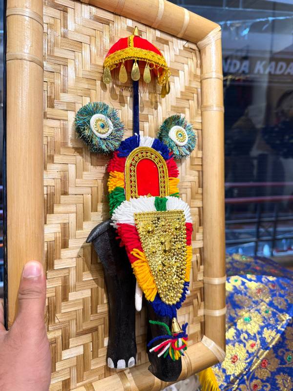 Decorating 1 elephant