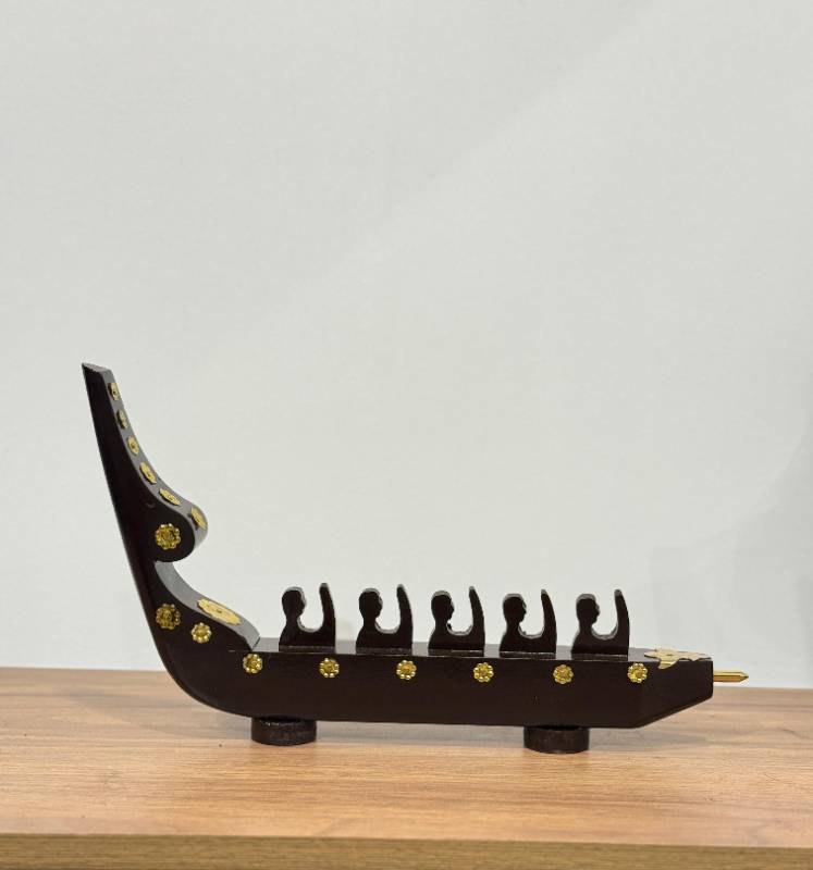 Boat with five men