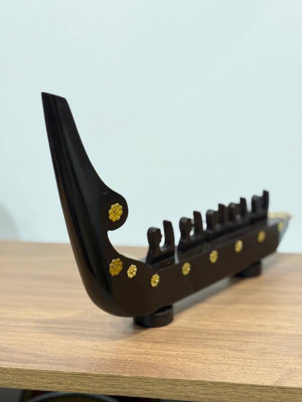 Boat with five men