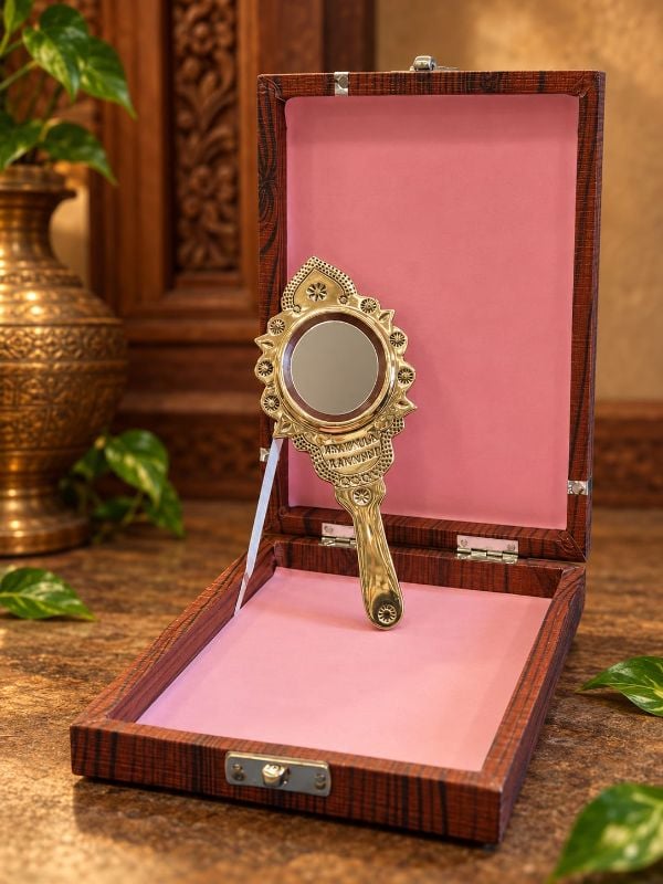Aranmula Kannadi With Tail