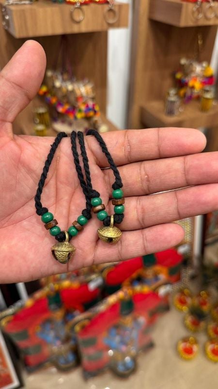 Green chilanka kolussu pair