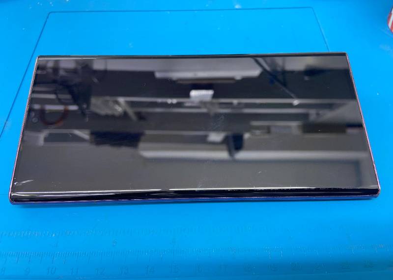 Display Samsung S22 Ultra (Small Scratch on Glass)