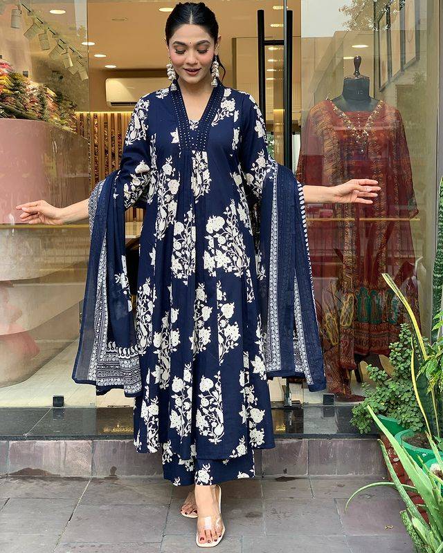 Elegant 3-Piece Anarkali Suit Set - Kurti, Palazzo & Dupatta (Cotton 60/60)