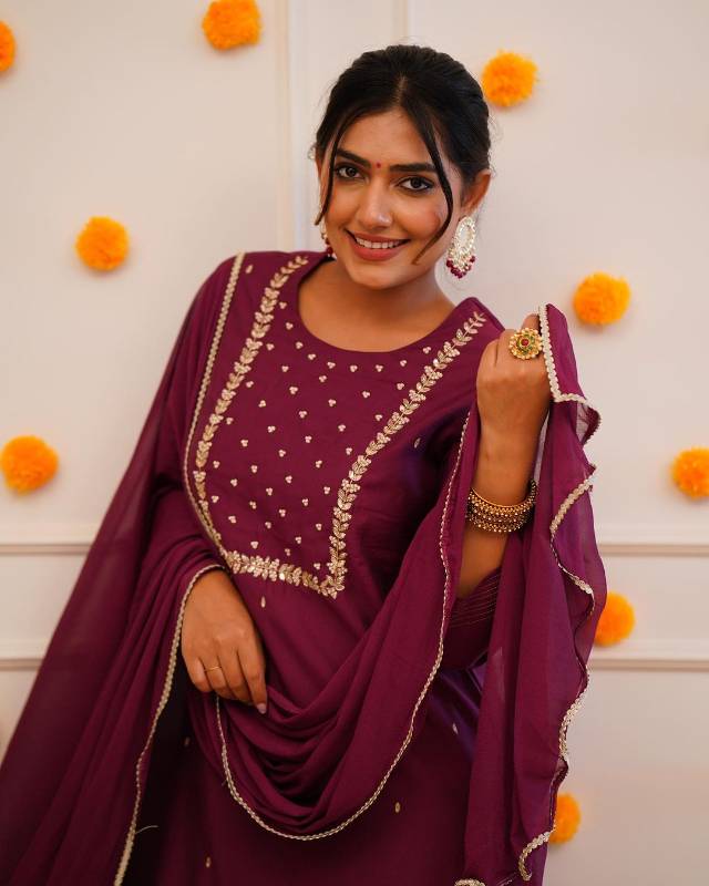 EMBROIDERY WORK ON NACK AND ALL OVER KURTI AND BEAUTIFUL CHINON PENT WITH DUPATTA