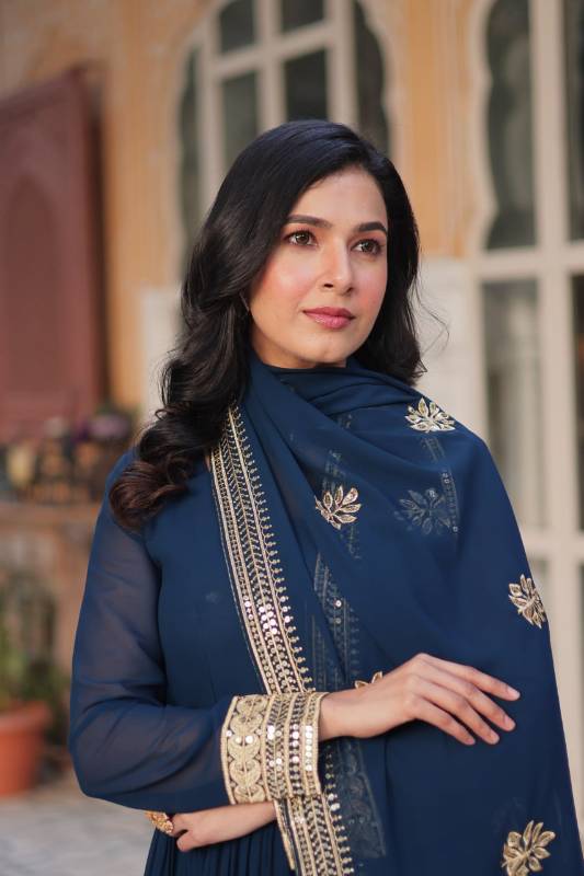 Elegant Faux Blooming Embroidered Gown with Dupatta – KA-1135
