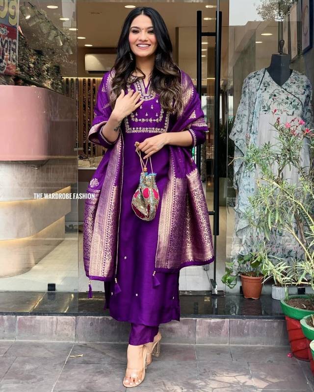 Roman Silk export Quality fabric kurti with pant and latkan Dupatta