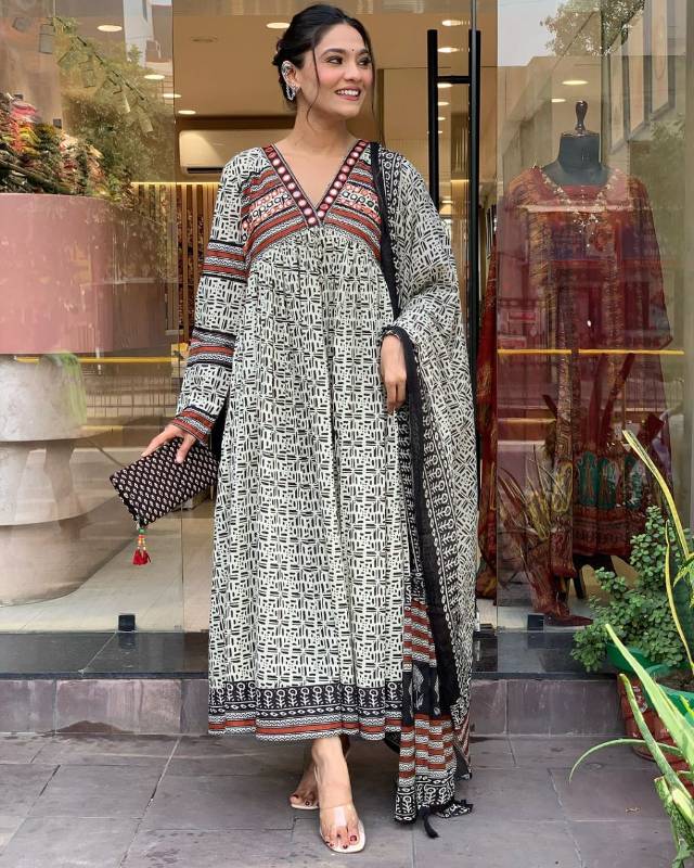 Cotton 60-60 Suit Cum Gown Set Matching Dupatta And Pant