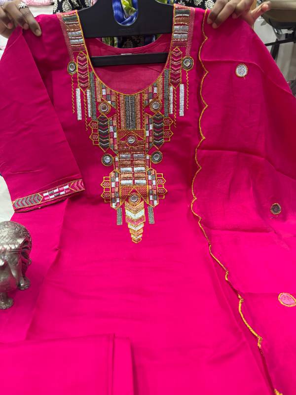 Premium Heavy Maslin Silk Kurti Pant Dupatta Set (M–5XL) – Handwork & Thread Work Detailing