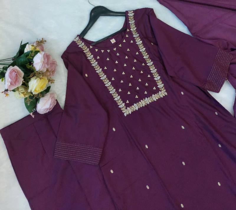 EMBROIDERY WORK ON NACK AND ALL OVER KURTI AND BEAUTIFUL CHINON PENT WITH DUPATTA