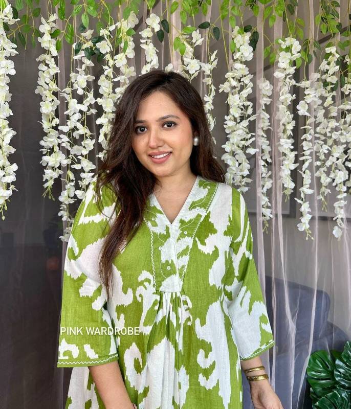 Easy Breezy Rayon Co-ord Set - Kurti and Pant (V-Neck, Printed Design)