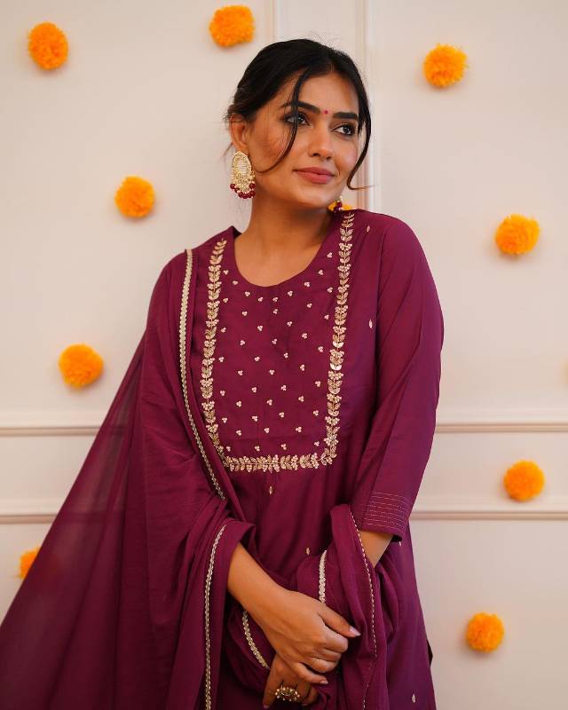 EMBROIDERY WORK ON NACK AND ALL OVER KURTI AND BEAUTIFUL CHINON PENT WITH DUPATTA