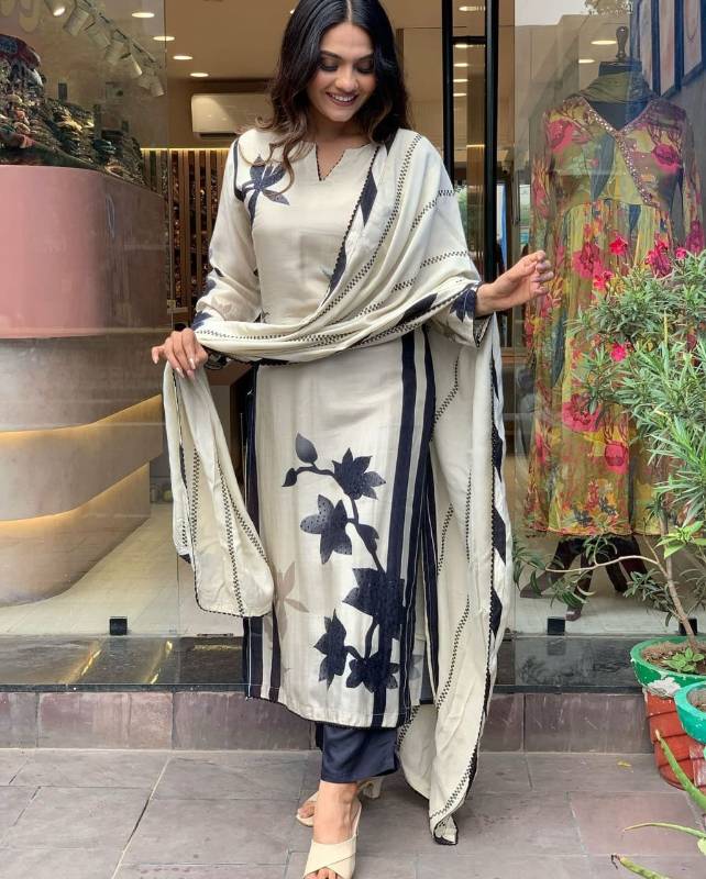 Featuring Fully Elegant Pure Muslin Kurti Pent With Dupatta