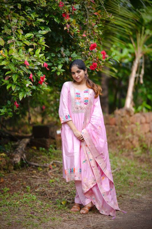 Chanderi Silk Kurti Pent With Jacquard Duapatta