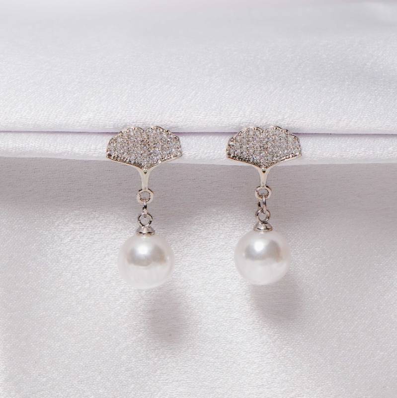 Silver Petal White Dropy Pearl | DP102