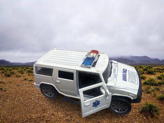 METAL AMBULANCE CAR S132
