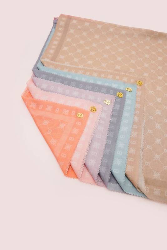 Hijab Voal Motif Segi Empat