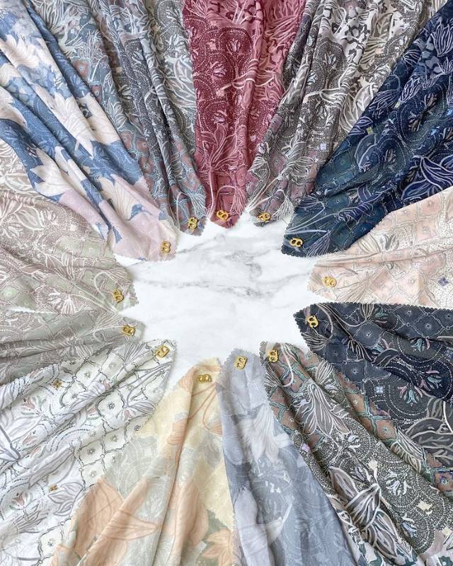 Hijab Voal Motif Segi Empat
