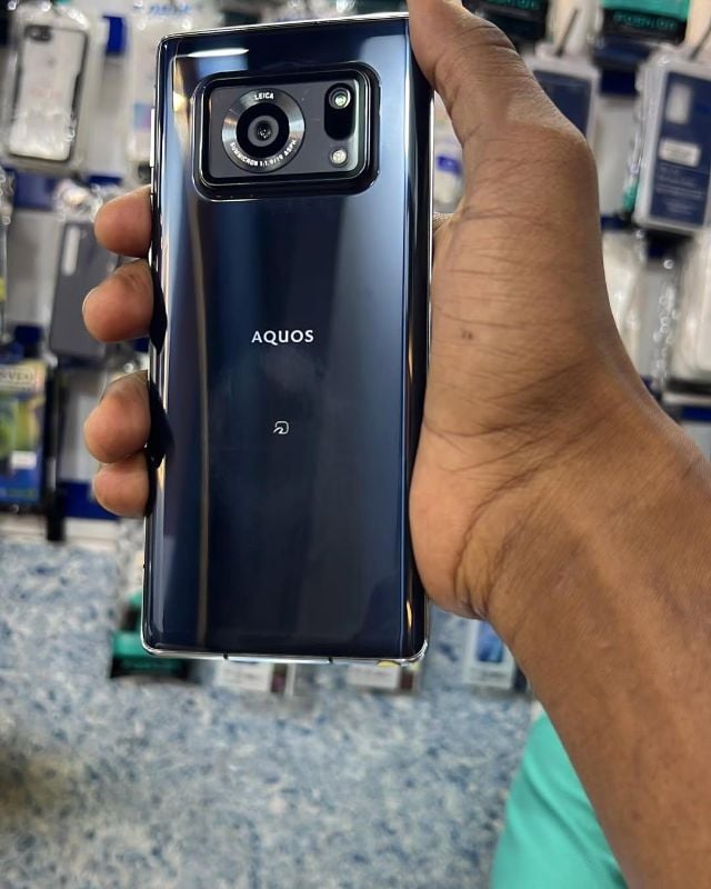 AQUOS R6