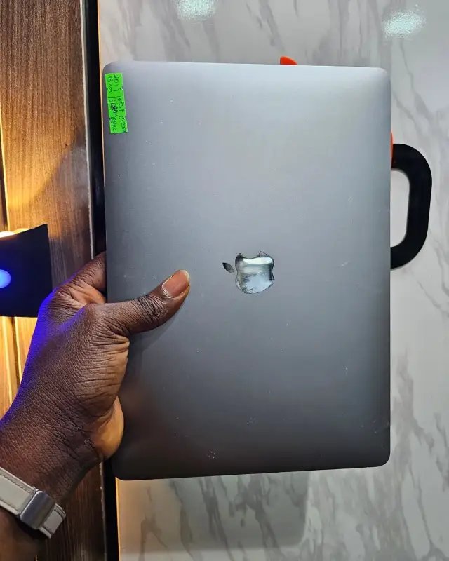 Macbook pro 2019 b