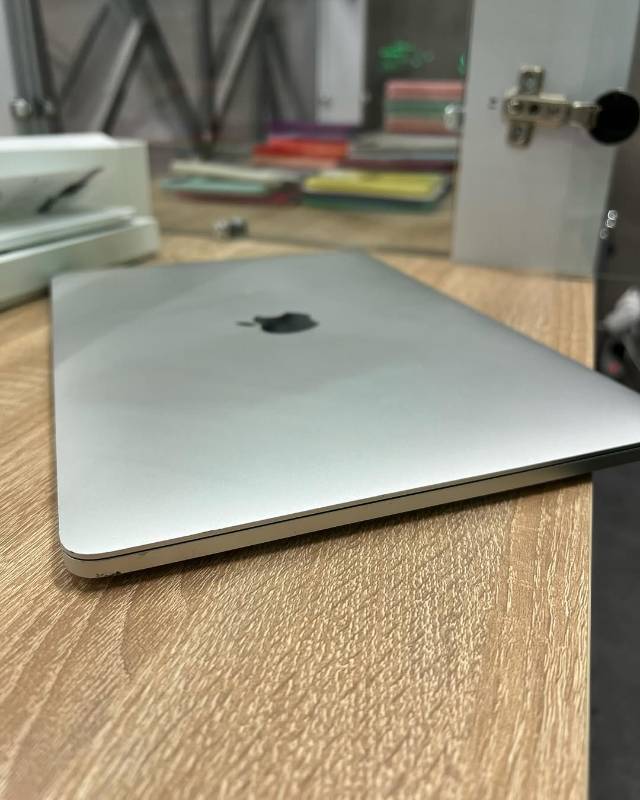 Macbook pro 2017 b