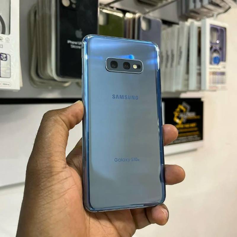 SAMUSUNG S10e