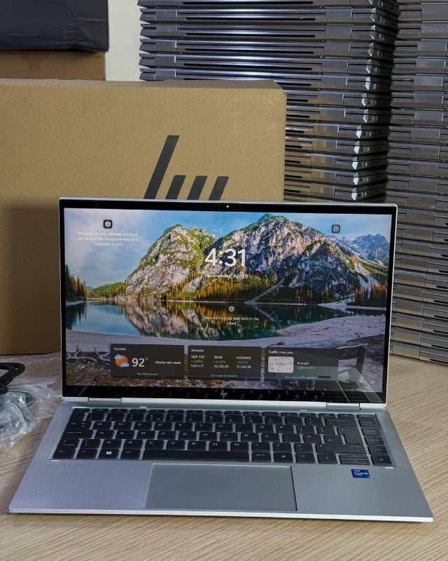 Hp EliteBook 1040 
G8