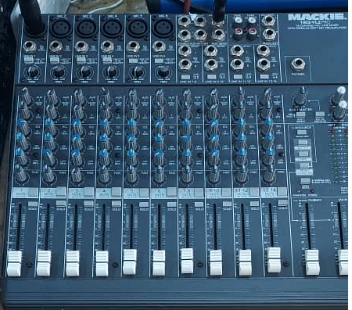 Mackie compact mixer
