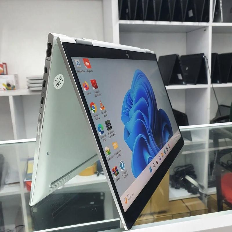 Hp EliteBook 1040 
G5