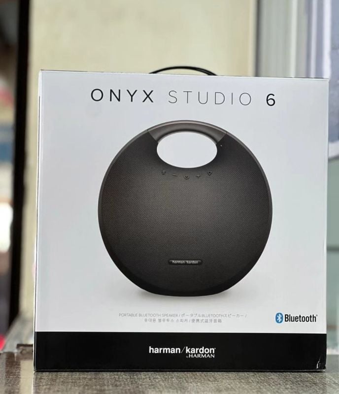 Onyx Studio 6