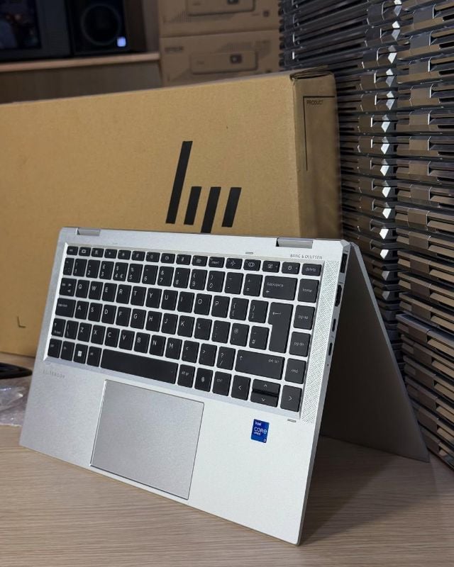 Hp EliteBook 1040
G8