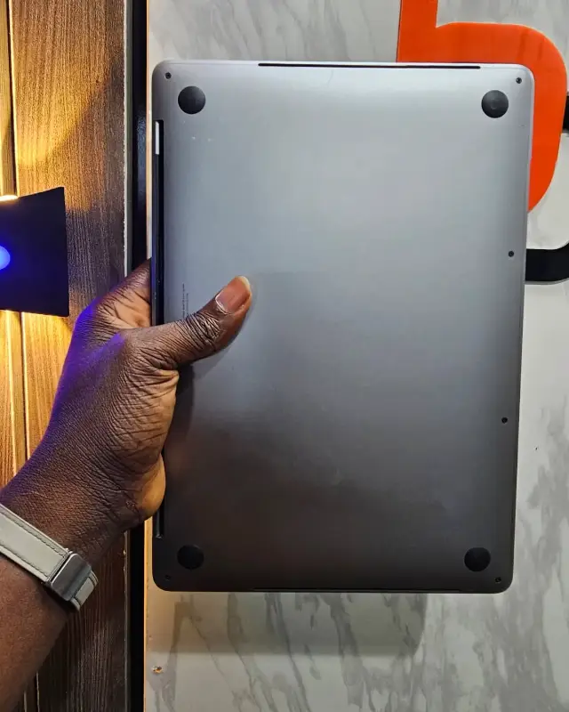 Macbook pro 2019 b