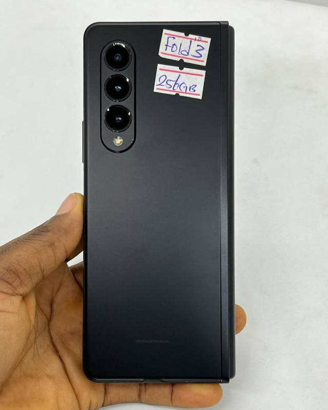 SAMSUNG Z Fold 3