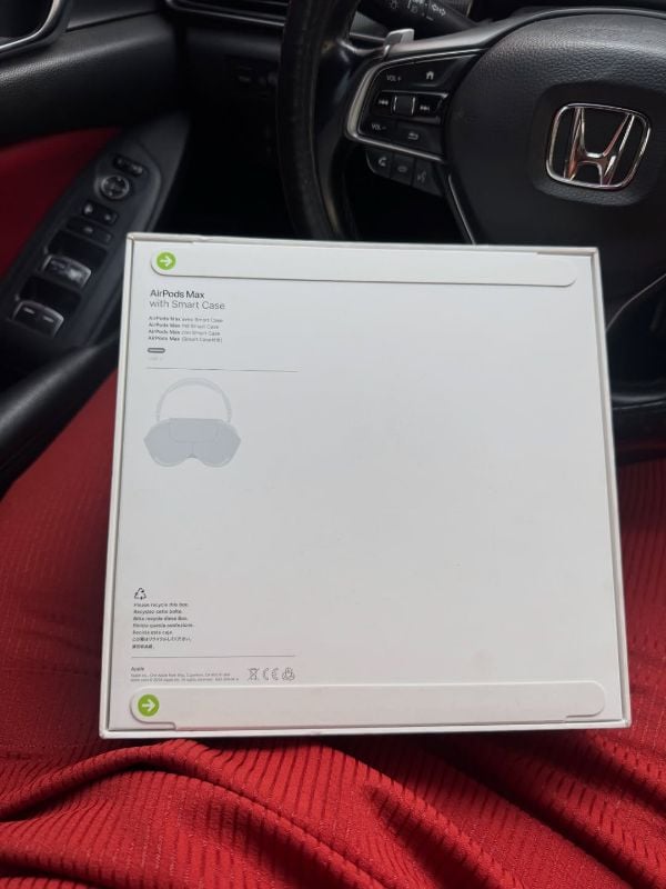 AirPods Max With SmartCase