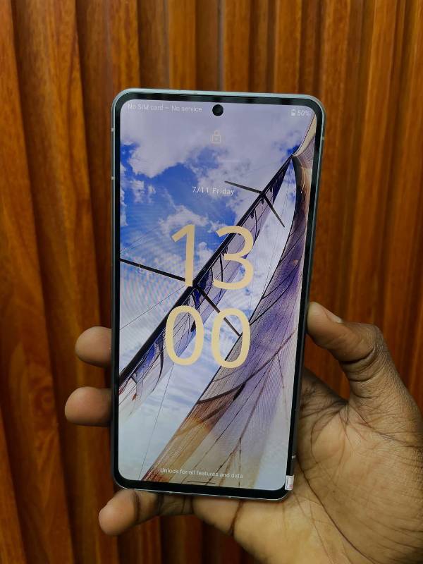 AQUOS R7