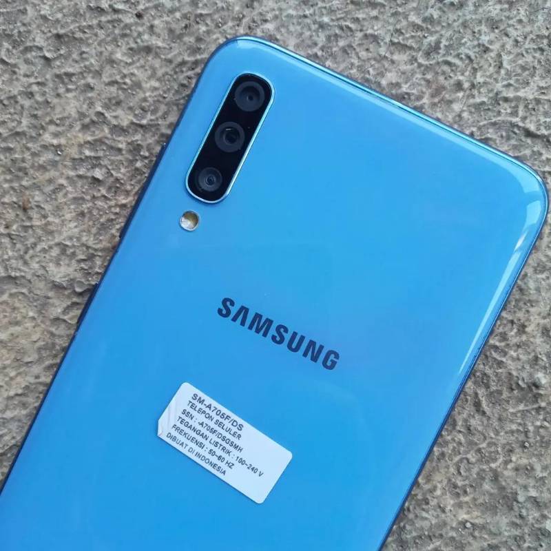 SAMSUNG A70