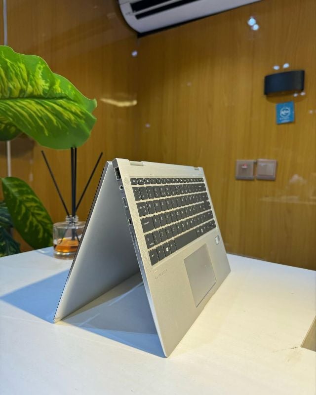 Hp EliteBook 1040 
G6