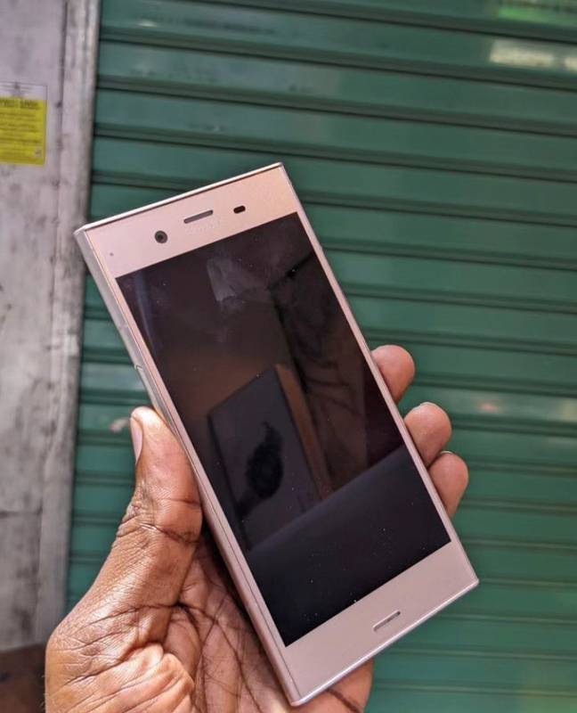 SONY XZ1