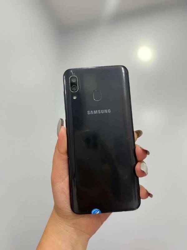 SAMSUNG A30