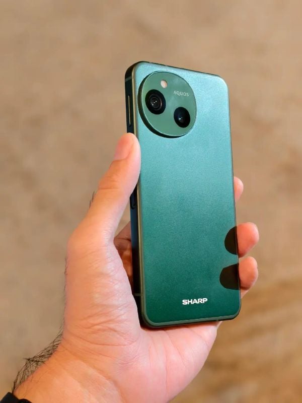 AQUOS SENSE 9