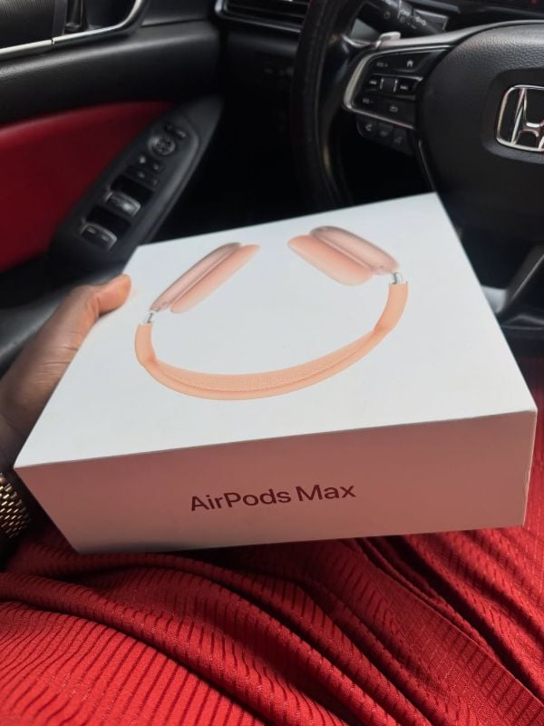 AirPods Max With SmartCase