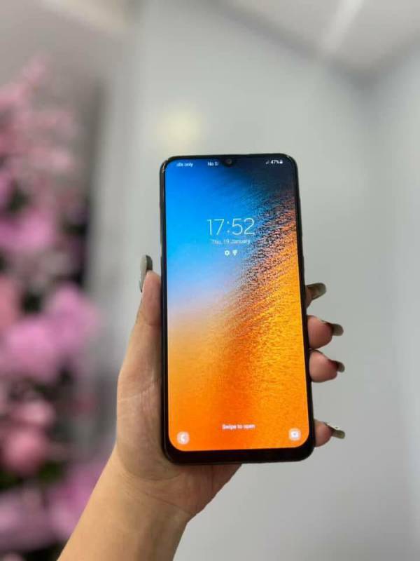SAMSUNG A30