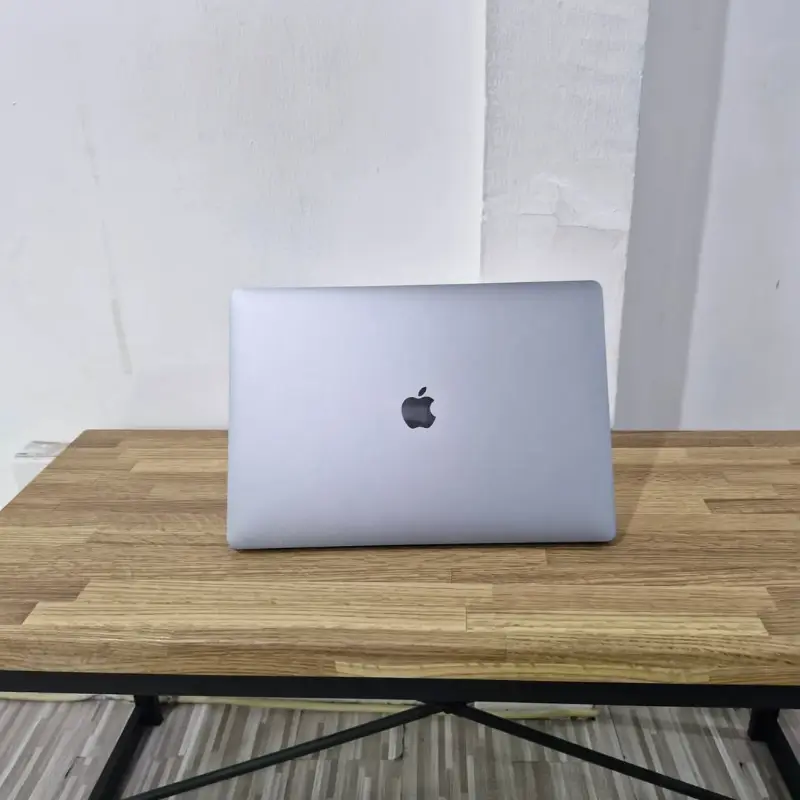 Macbook pro 2018 b