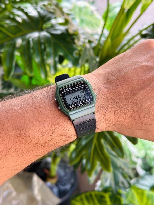 CASIO F -91W
Fiber strap 
New arrival
Good quality 
Same to original look