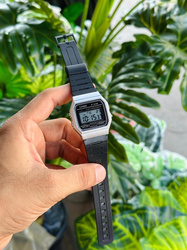 CASIO F -91W
Fiber strap 
New arrival
Good quality 
Same to original look
