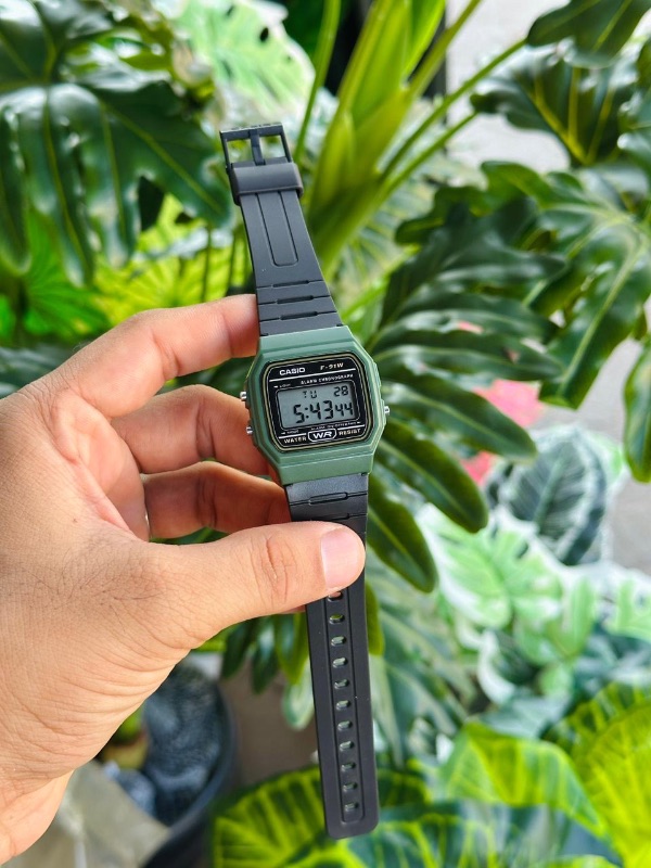 CASIO F -91W
Fiber strap 
New arrival
Good quality 
Same to original look
