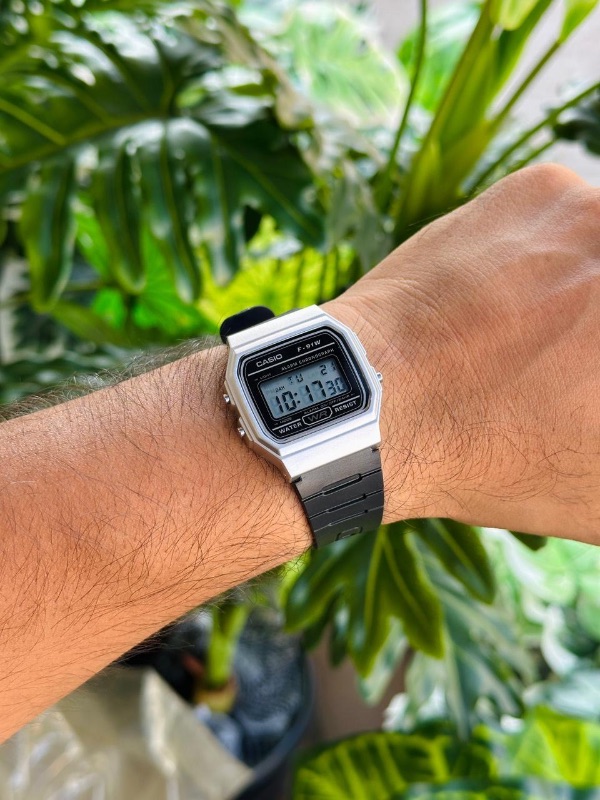 CASIO F -91W
Fiber strap 
New arrival
Good quality 
Same to original look